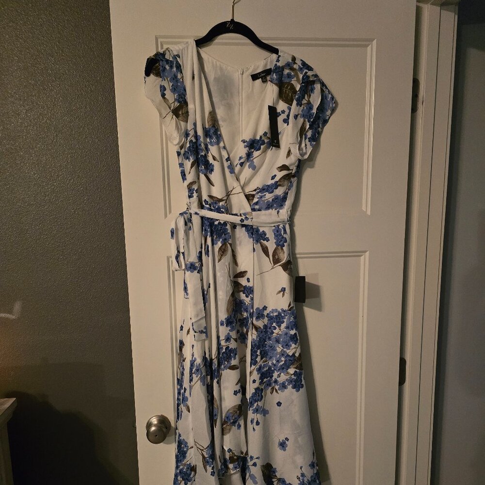 Medium NWT Blue and White Floral High Low Flowy Dress